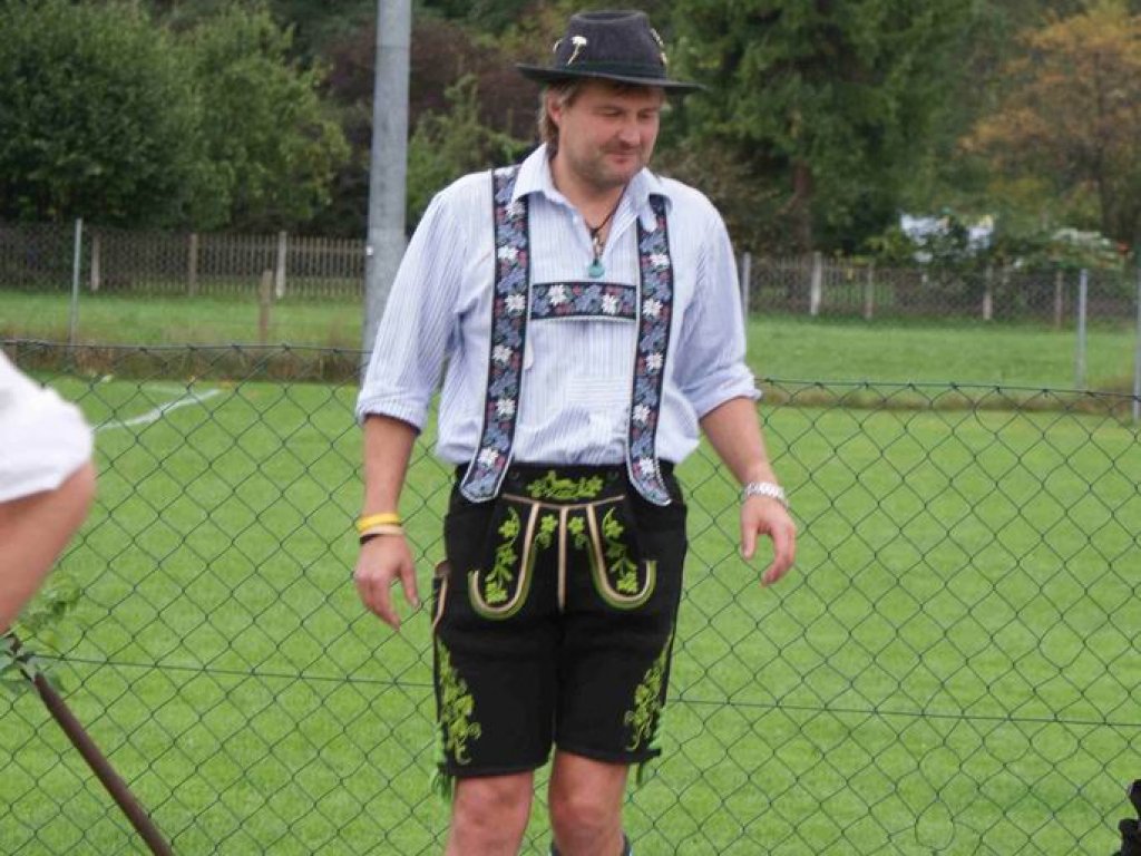 Dirndl &amp; Lederhosenturnier
